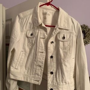 White distressed denim jacket size lg!
